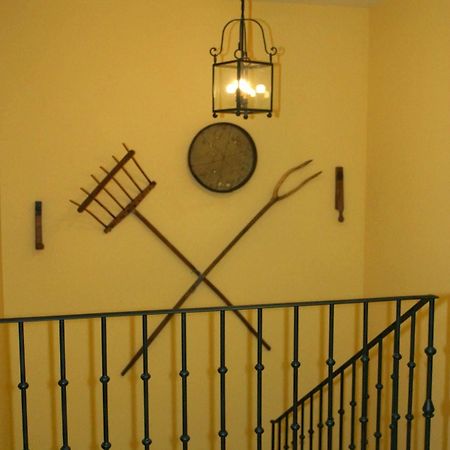 Hotel Y Apartamentos La Casa Rural ชินชอน ภายนอก รูปภาพ