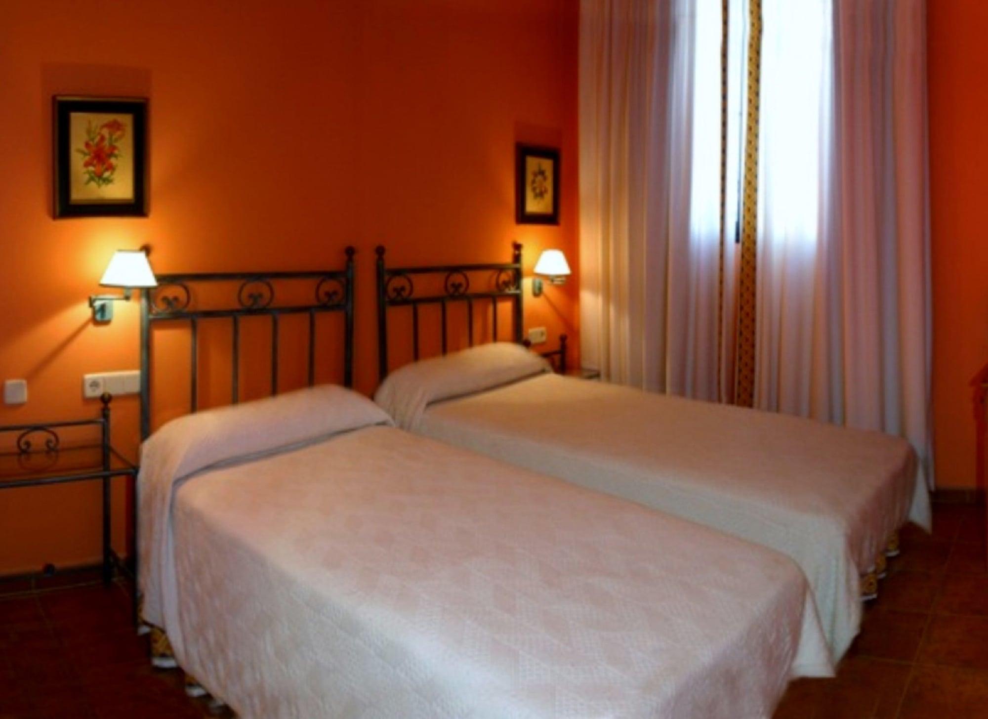 Hotel Y Apartamentos La Casa Rural ชินชอน ภายนอก รูปภาพ