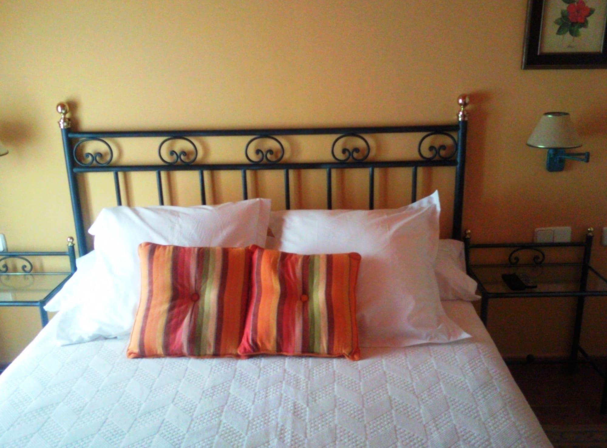 Hotel Y Apartamentos La Casa Rural ชินชอน ภายนอก รูปภาพ