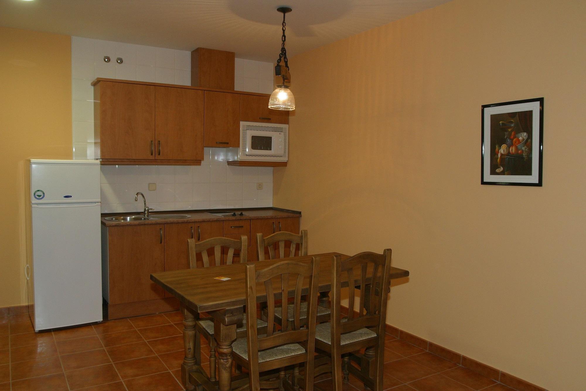 Hotel Y Apartamentos La Casa Rural ชินชอน ภายนอก รูปภาพ