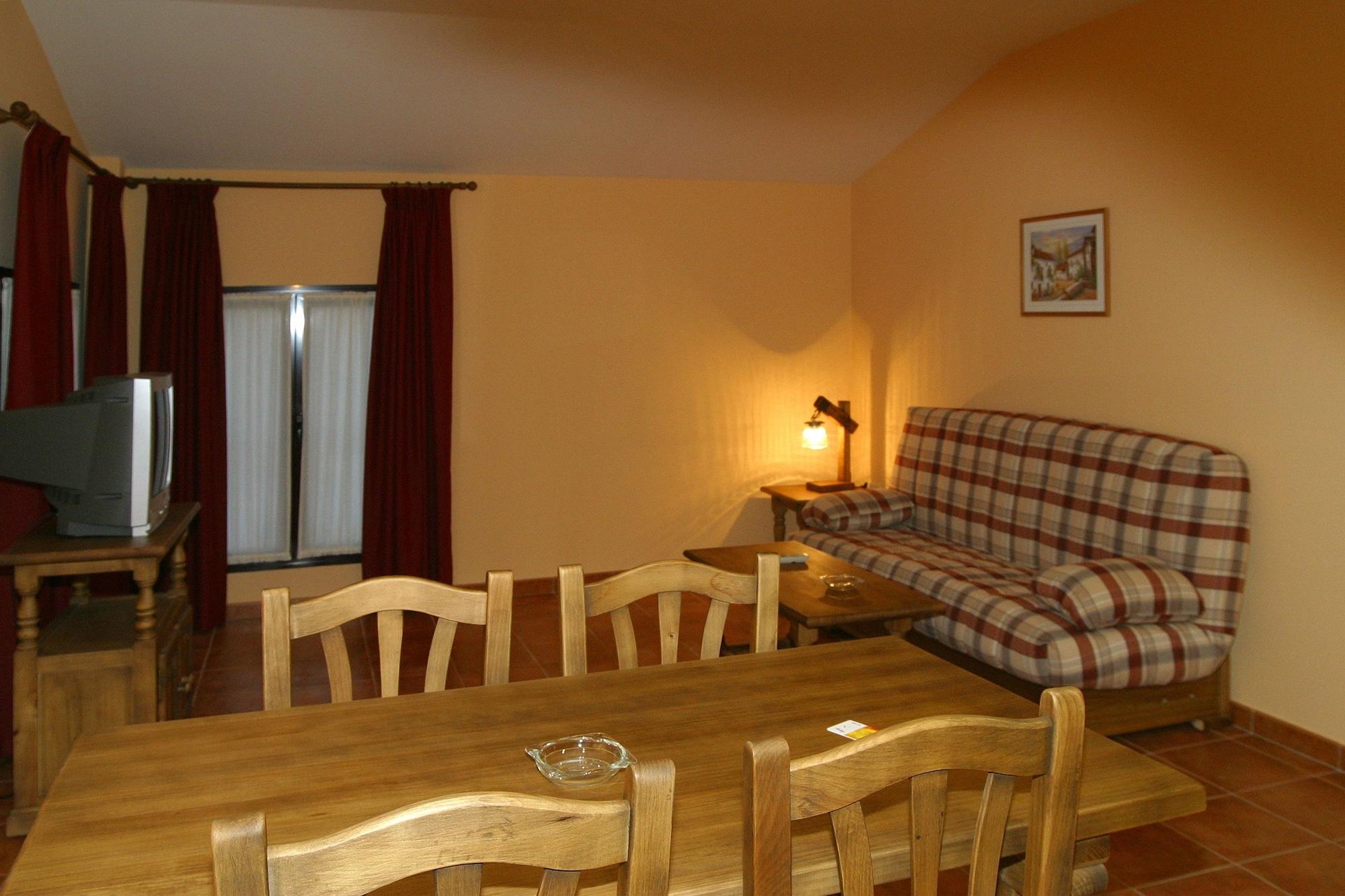 Hotel Y Apartamentos La Casa Rural ชินชอน ภายนอก รูปภาพ