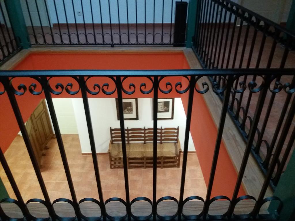 Hotel Y Apartamentos La Casa Rural ชินชอน ภายนอก รูปภาพ