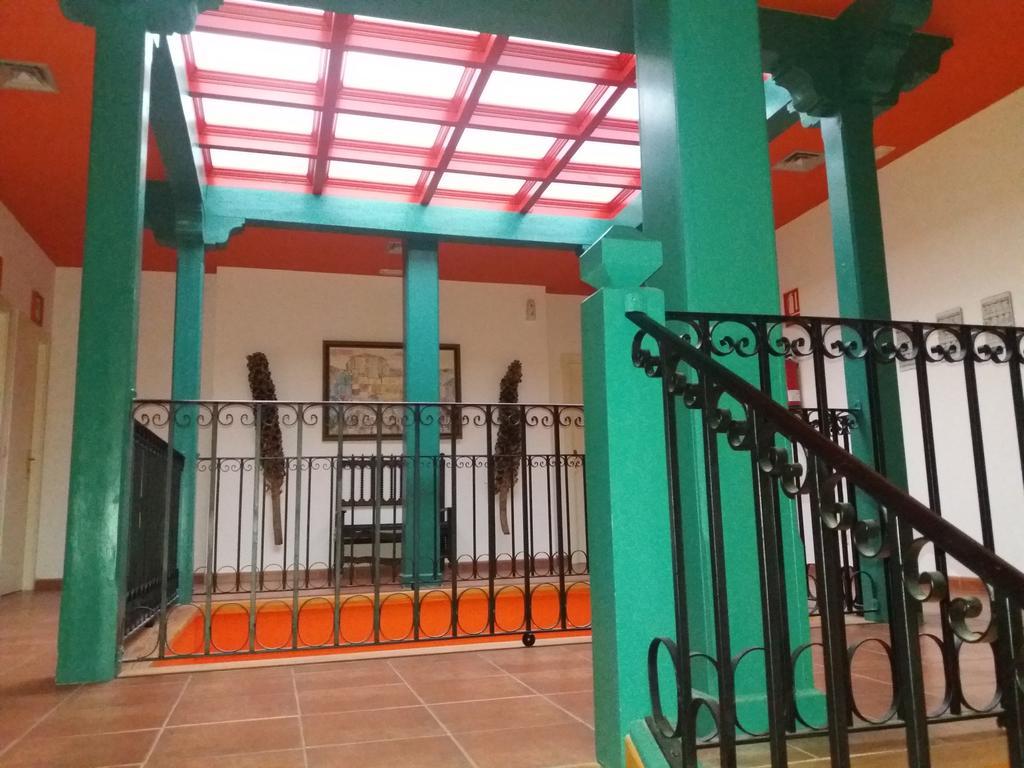 Hotel Y Apartamentos La Casa Rural ชินชอน ภายนอก รูปภาพ