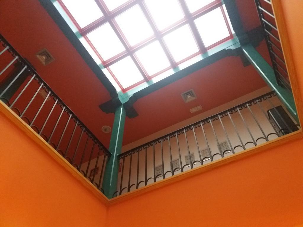 Hotel Y Apartamentos La Casa Rural ชินชอน ภายนอก รูปภาพ