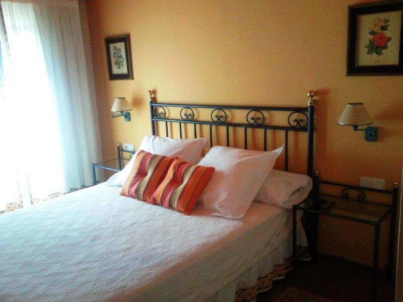 Hotel Y Apartamentos La Casa Rural ชินชอน ภายนอก รูปภาพ