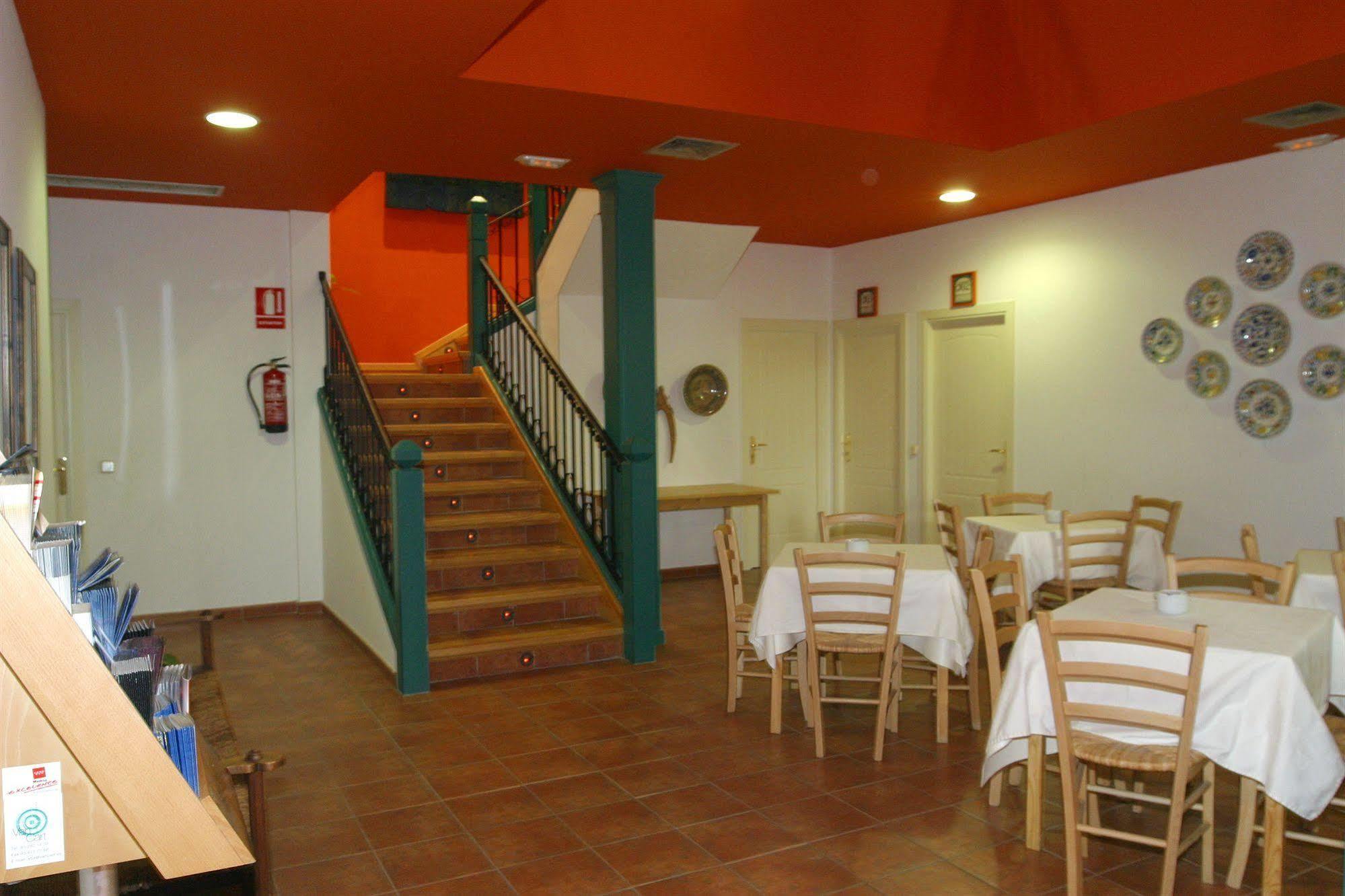 Hotel Y Apartamentos La Casa Rural ชินชอน ภายนอก รูปภาพ